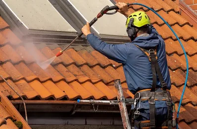 Démoussage et hydrofuge de toiture à Broualan